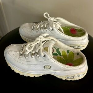 💥Skechers Sneakers- size 6.5💥